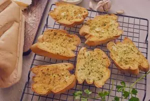How Long To Bake Garlic Bread In Oven At 350